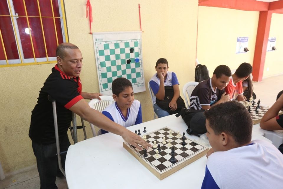 Foto de Rafael Ferreira dando aulas
